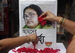 Pétales de rose, en hommage à Sushmita Banerjee 