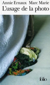 Annie Ernaux & Marc Marie, L'usage de la photo Couverture de l'édition en folio Annie Ernaux & Marc Marie, L'usage de la photo Couverture de l'édition en folio