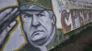Un graffiti représentant Ratko Mladic dessiné sur un mur de Belgrade le 29 mai 2011.