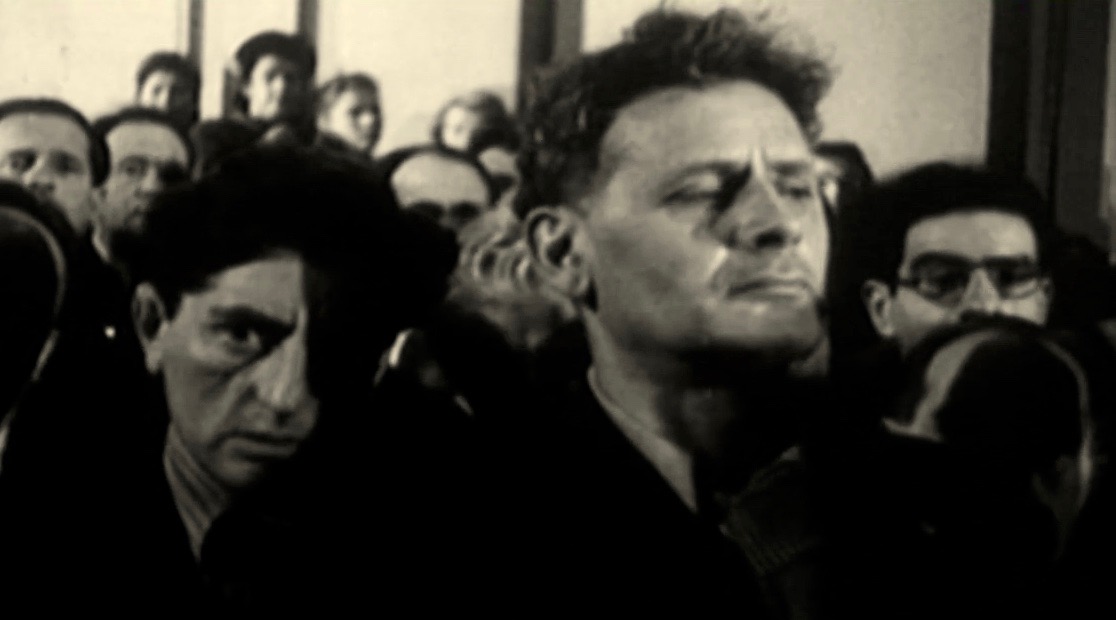 Peretz Markish lors de l'enterrement de son ami, le comédien Solomon Mikhoels, en janvier 1948