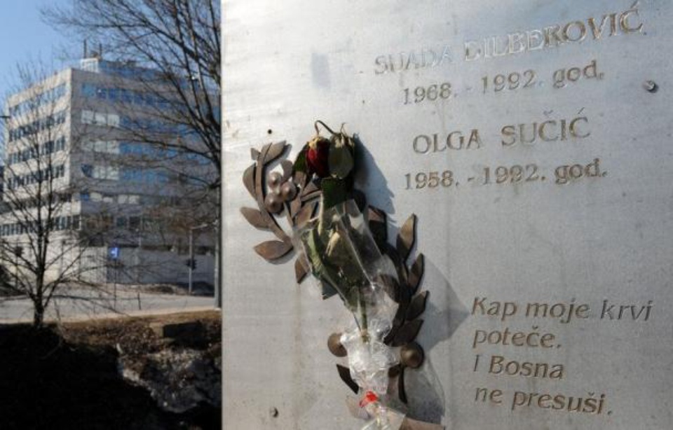 Sarajevo, stèle en mémoire de Suada Dilberović et Olga Sučić