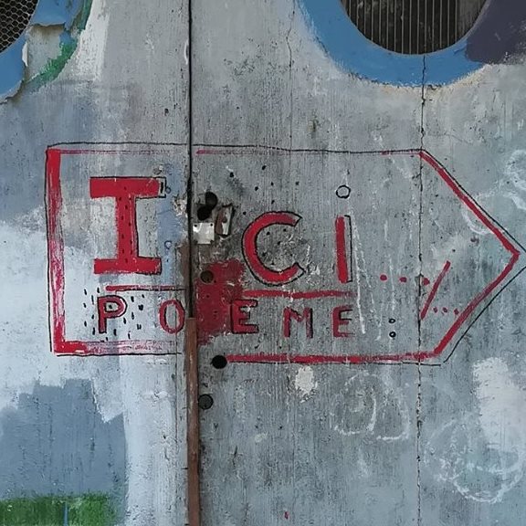Tieri Briet, inscription en rouge et noir, rue Paul Valéry à Sète.