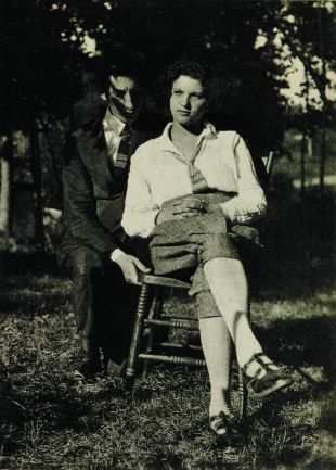 Rose Ausländer, en 1922, avec son futur mari Ignaz Ausländer, aux Etats-Unis.